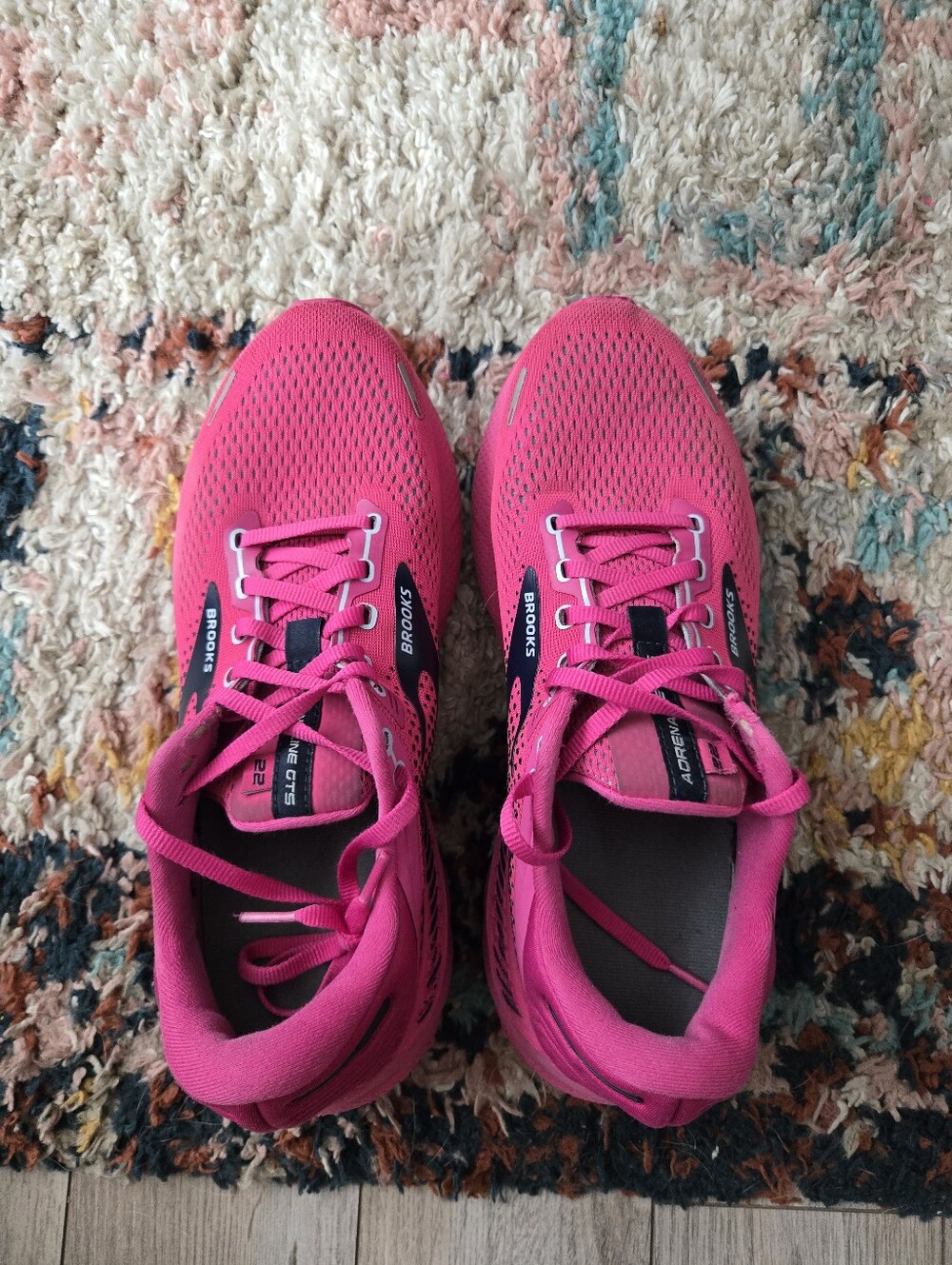 Brooks Adrenaline GTS 22 Running Shoes - Picture 2 of 7